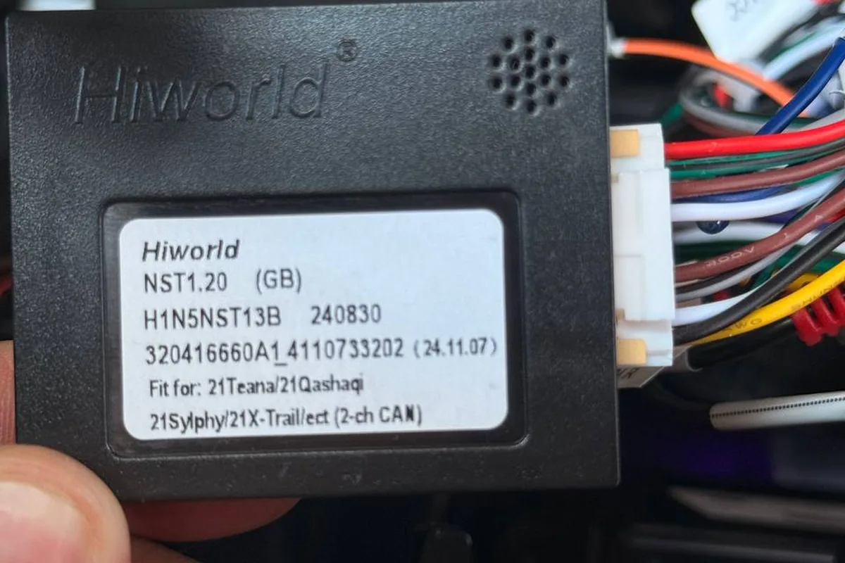 CAN-адаптер Hiworld для подключения магнитолы в Nissan Qashqai J11