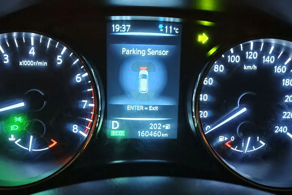 Экран Parking Sensor на приборной панели Nissan Qashqai J11