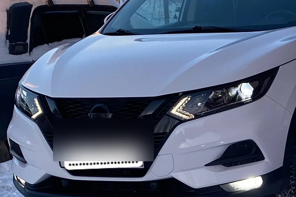 Nissan Qashqai J11 после рестайлинга в комплектации CE с короткими ходовыми огнями