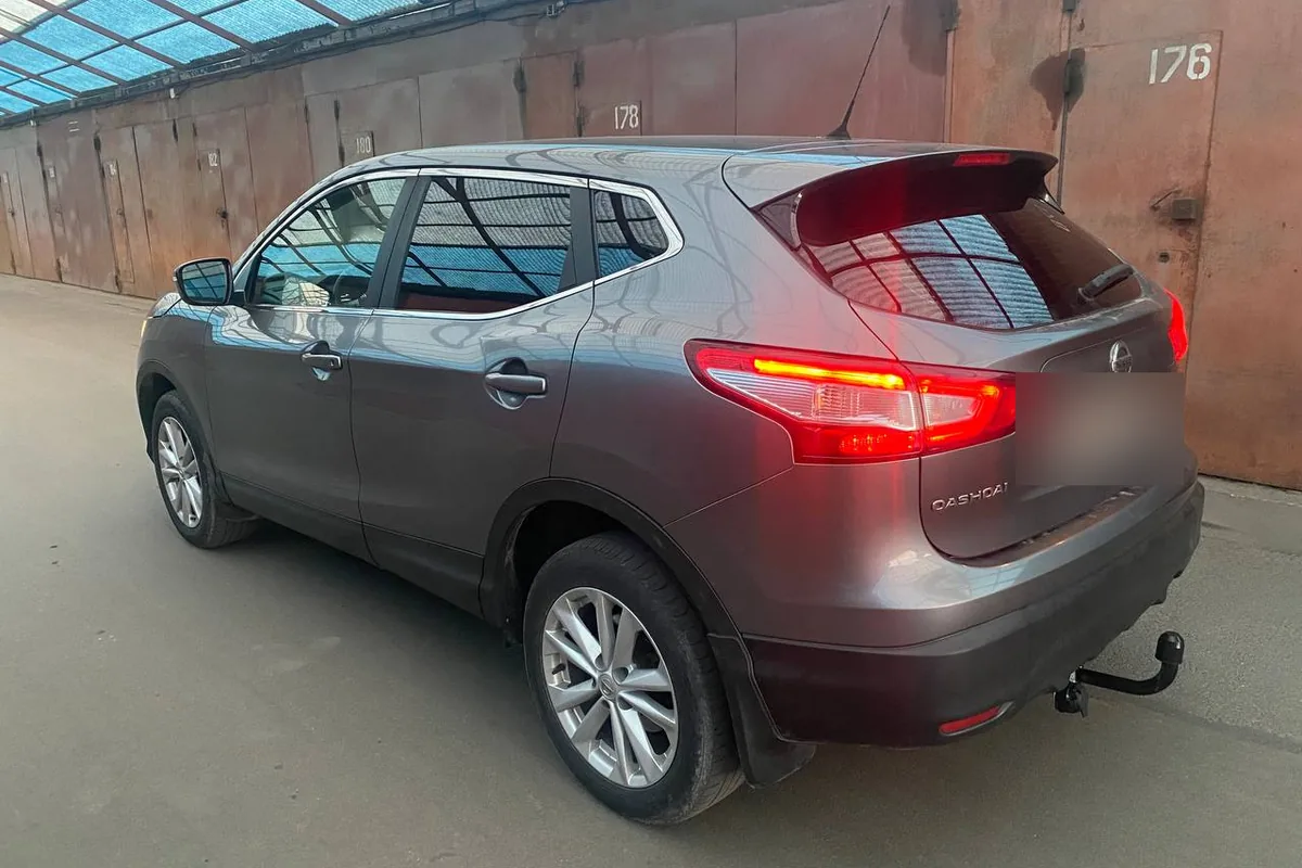 Nissan Qashqai J11 2014 года в минимальной комплектации, вид сзади
