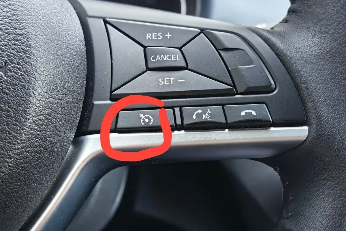Кнопки круиза на руле Nissan Qashqai J11 после рестайлинга