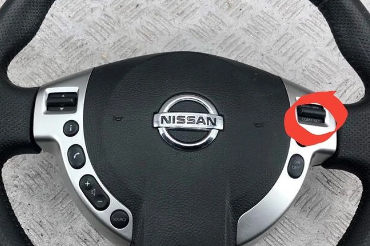 Руль Nissan Qashqai J10 с клавишей круиза COAST/SET справа
