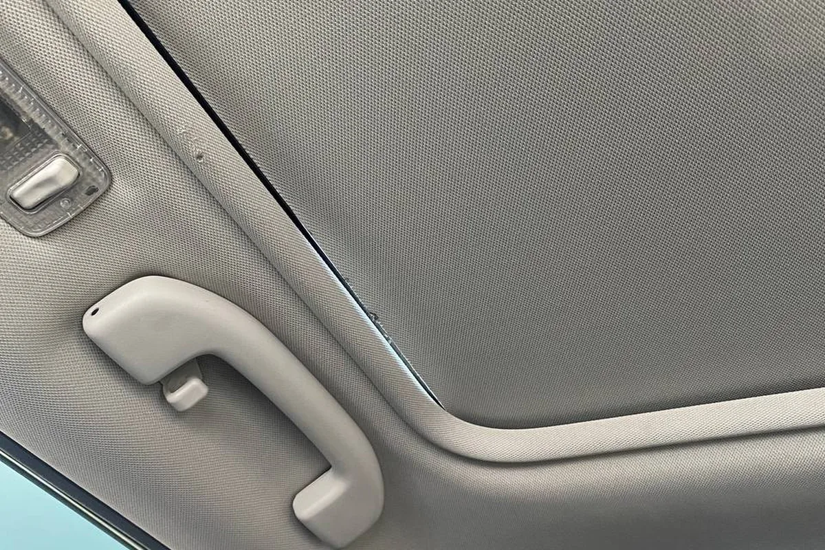 Неплотное прилегание шторки панорамы Nissan Qashqai у основания