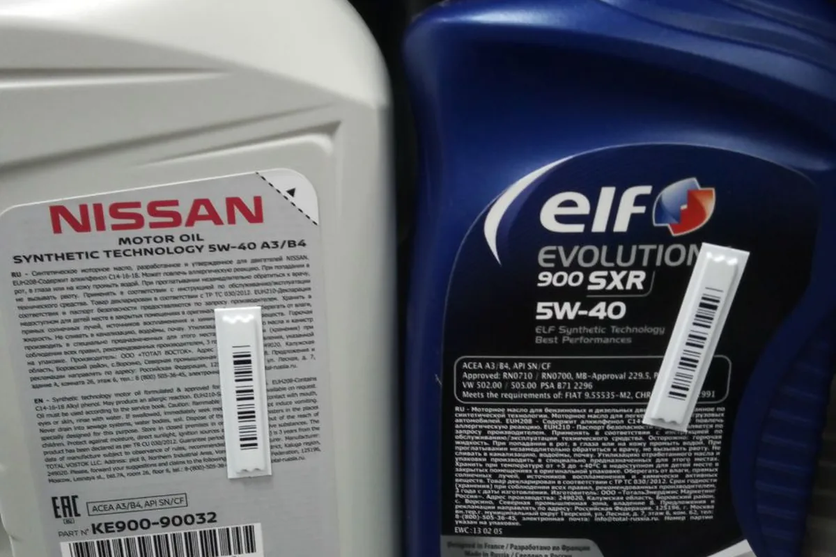 Оригинальное масло Nissan и Elf Evolution 900 SXR 5W-40 на полке