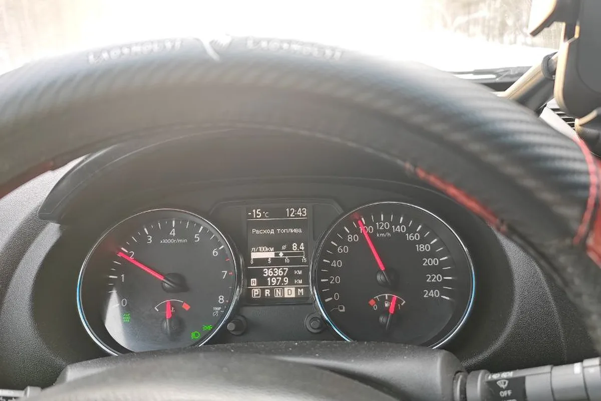 Приборная панель Nissan Qashqai J10 зимой в дальней поездке