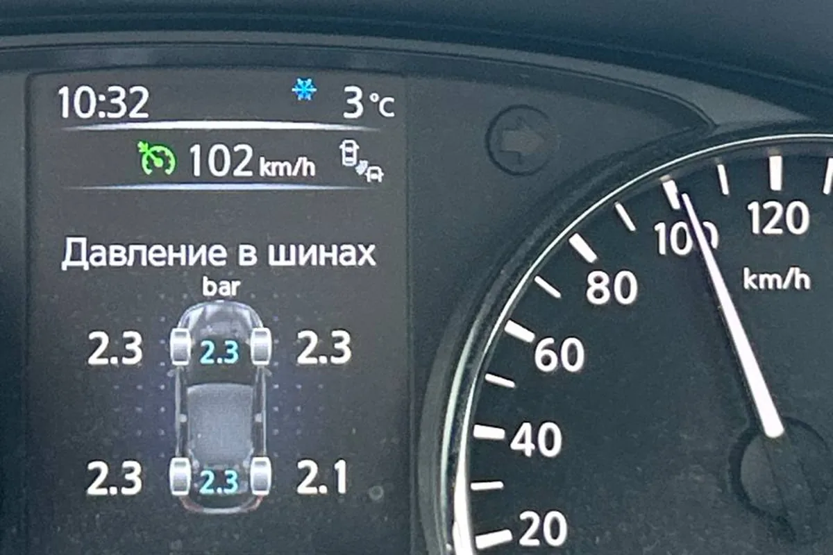 Давление в шинах на приборке Nissan Qashqai J11 на скорости 102 км/ч