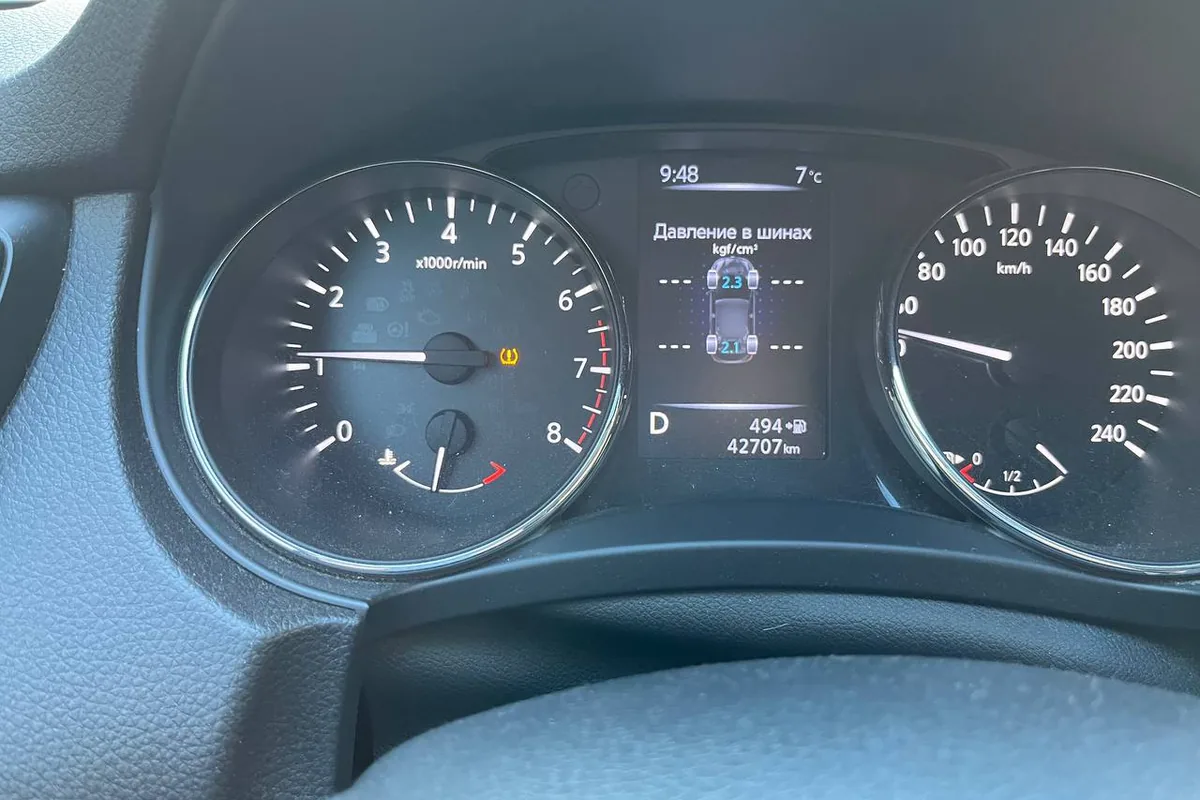 Приборная панель Nissan Qashqai J11 с экраном давления в шинах