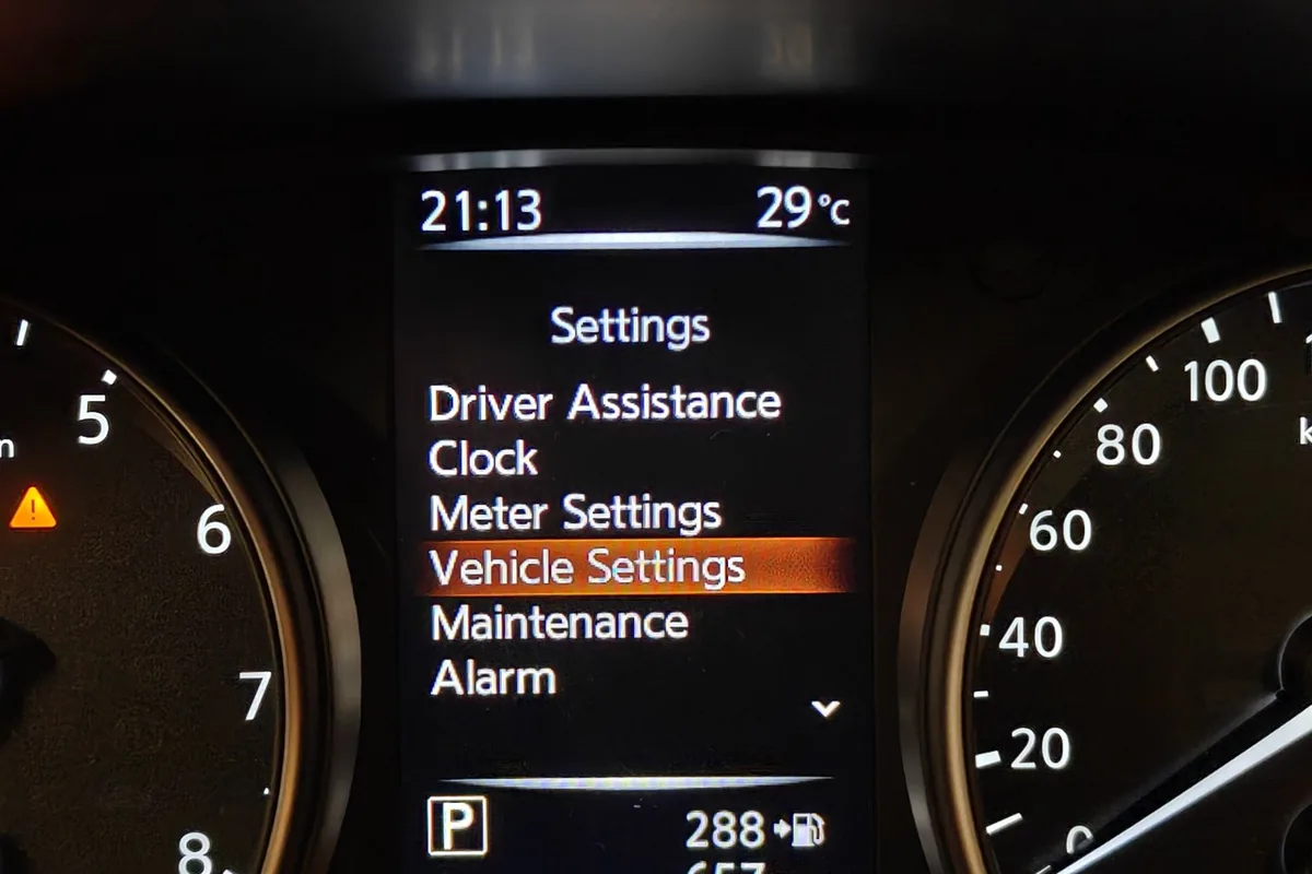 Меню Settings бортового компьютера Nissan Qashqai J11