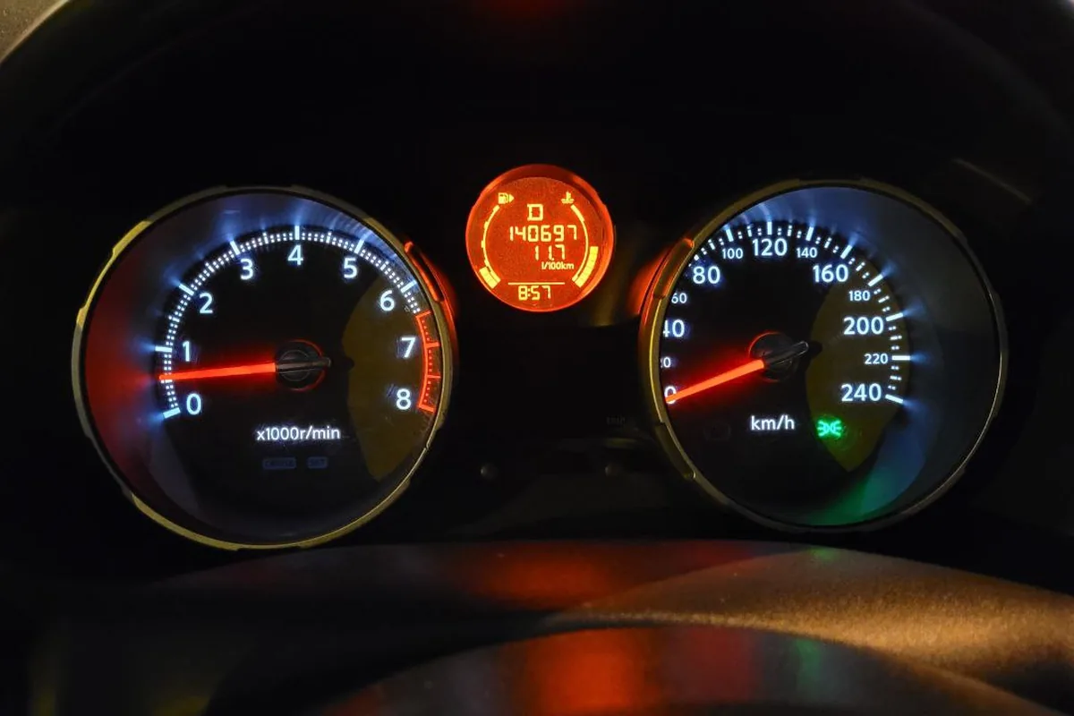 Приборная панель Nissan Qashqai J10 с перепаянной подсветкой