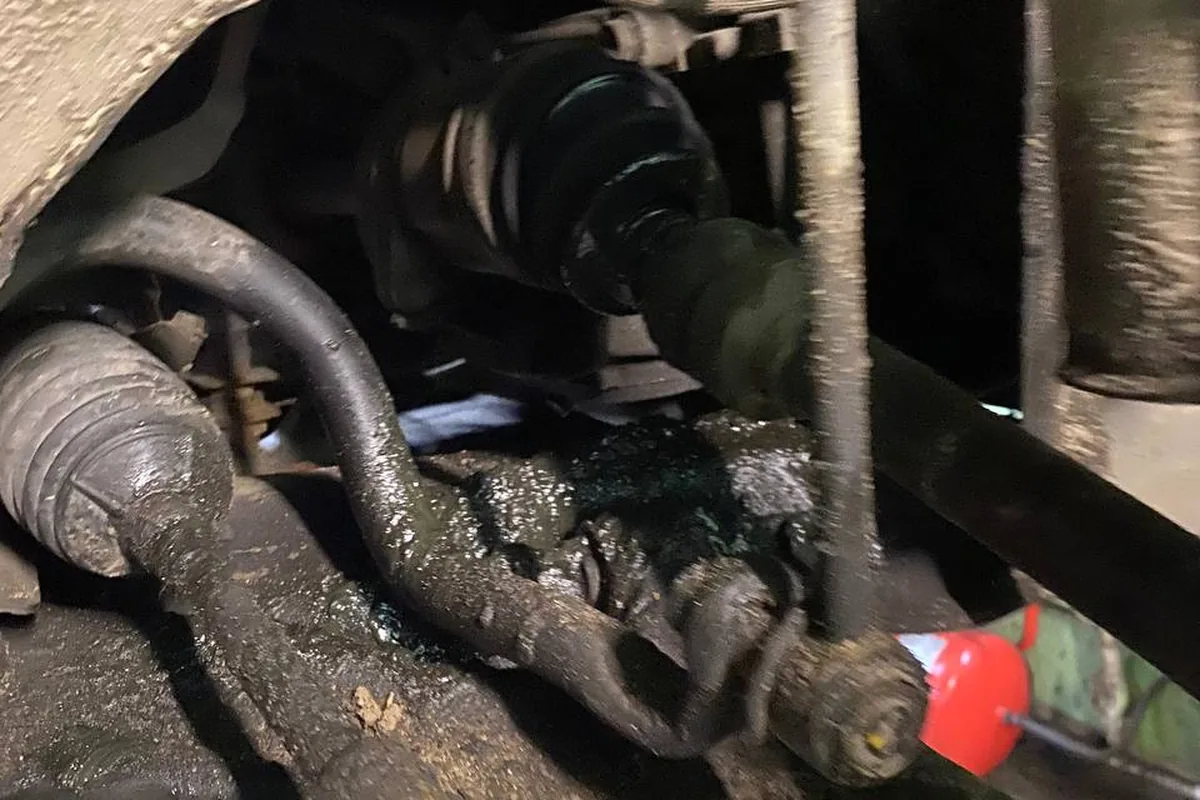 Лопнувший пыльник внутреннего ШРУСа и разбрызганная смазка Nissan Qashqai