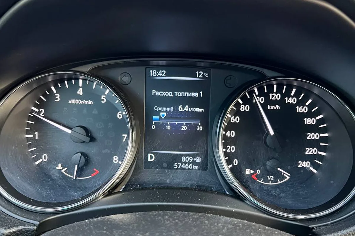 Расход 6,4 л/100 км на приборке Nissan Qashqai J11 на трассе