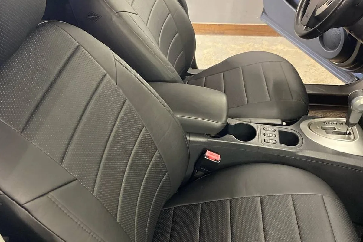 Передние сиденья Nissan Qashqai J11 в чехлах из экокожи