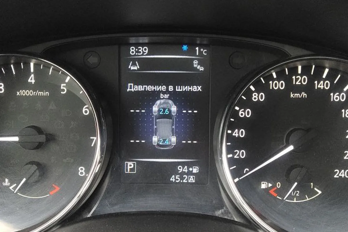 Экран давления в шинах на приборной панели Nissan Qashqai J11