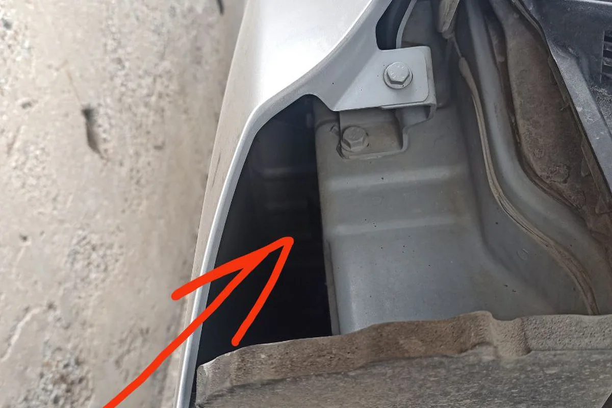 Пенопластовая вставка внутри переднего крыла Nissan Qashqai J11