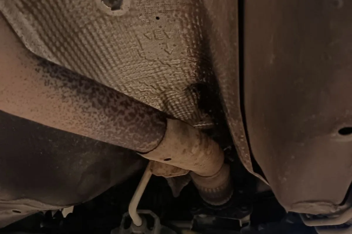 Теплозащитный экран глушителя под днищем Nissan Qashqai