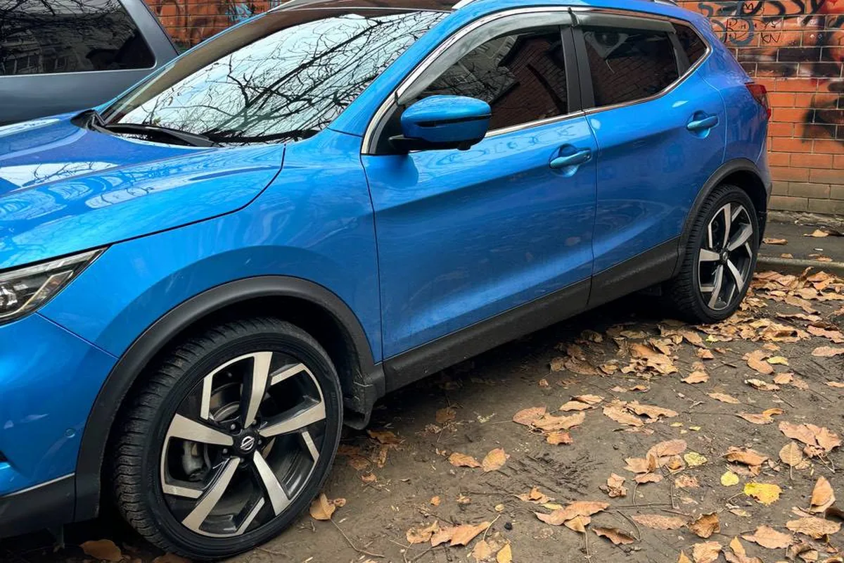 Nissan Qashqai J11 с затонированными передними боковыми стёклами