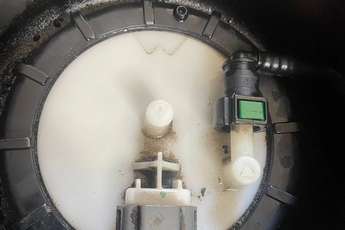 Фланец модуля топливного насоса в баке Nissan Qashqai