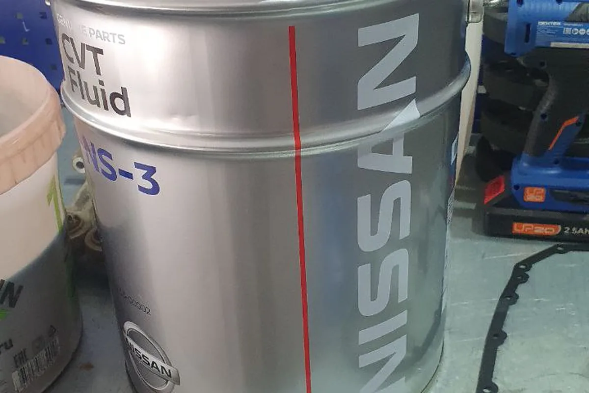 Бочка оригинальной жидкости Nissan CVT Fluid NS-3 в сервисе