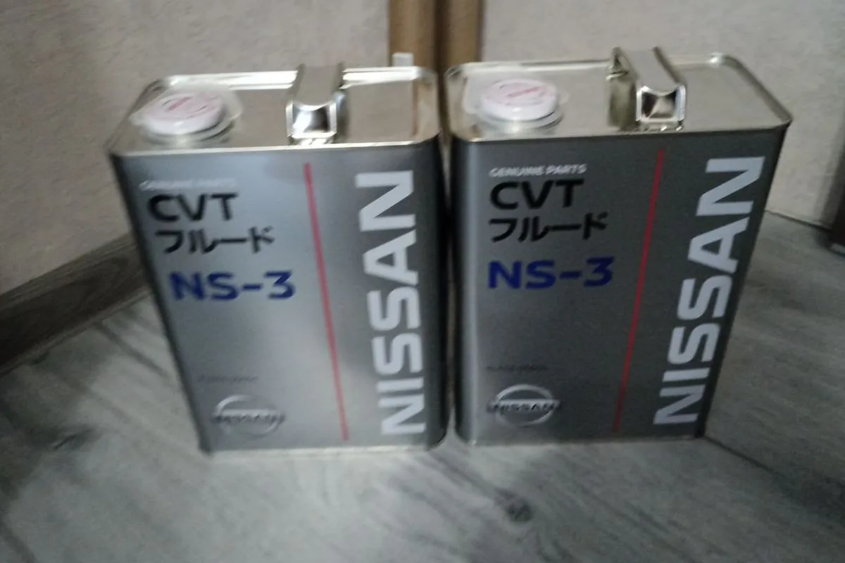 Две канистры оригинальной жидкости Nissan CVT Fluid NS-3 по 4 литра