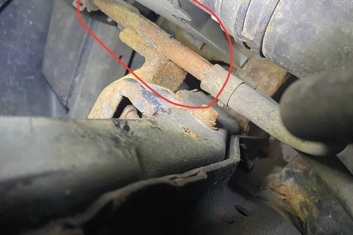 Ржавая трубка охлаждения вариатора Nissan Qashqai J10 2.0