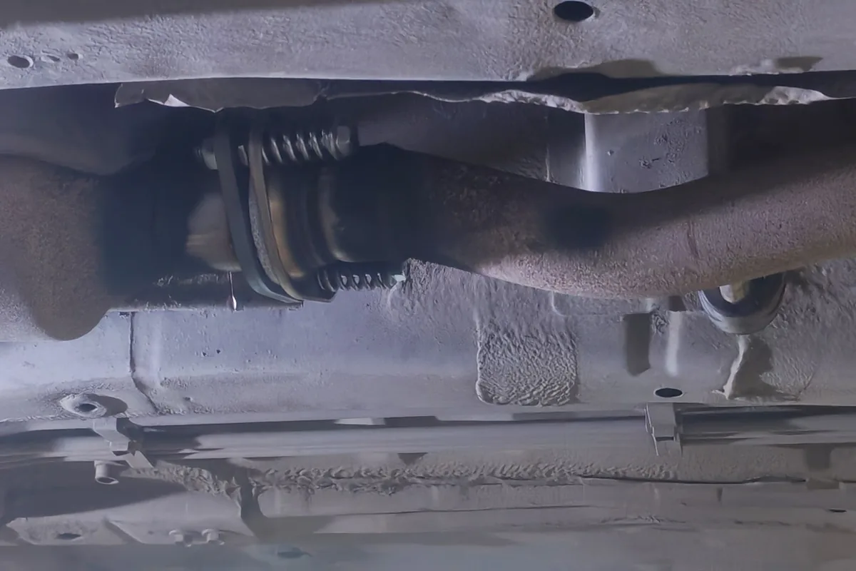 Восстановленный пружинный фланец выхлопа Nissan Qashqai после ремонта