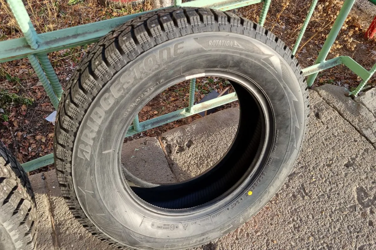 Новая шипованная шина Bridgestone для Nissan Qashqai