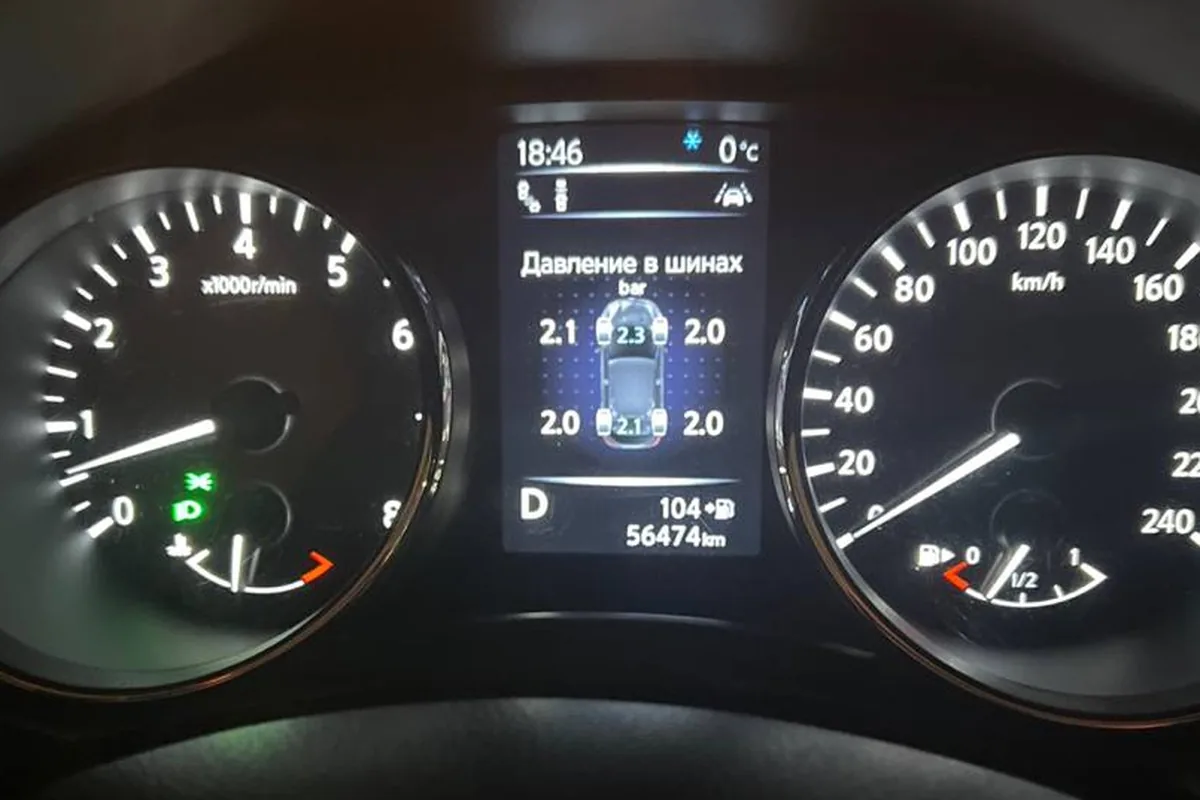 Давление в шинах на экране Nissan Qashqai J11 при 0 °C