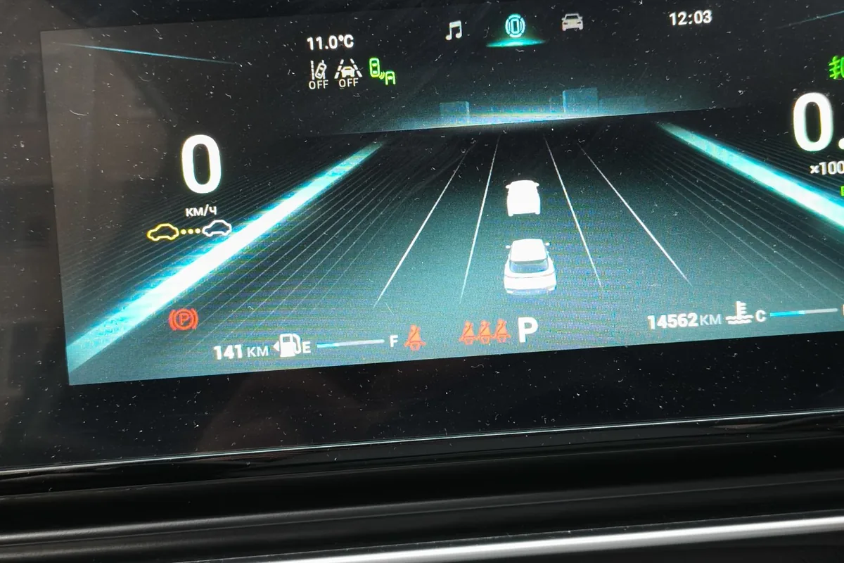 Приборная панель Omoda C5 после запуска, печка выключена
