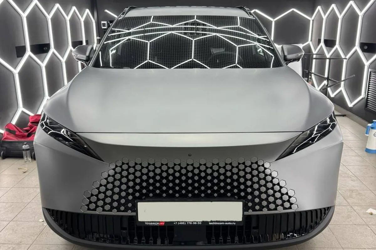 Omoda C5 в матовой плёнке после оклейки
