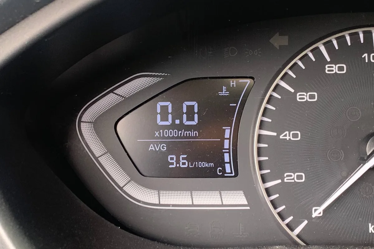 Бортовой компьютер Changan Alsvin: средний расход 9,6 л/100 км в городе