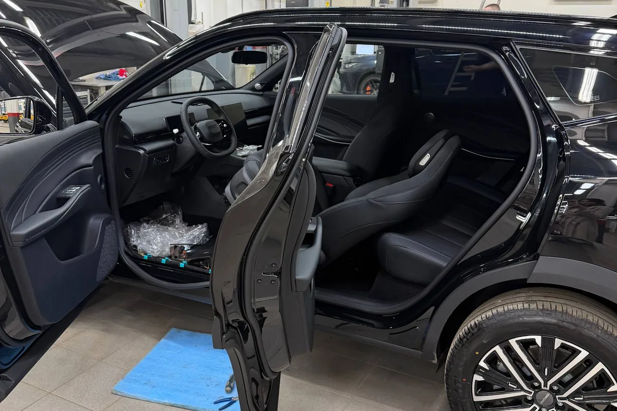 Химчистка салона Omoda C5 в детейлинге