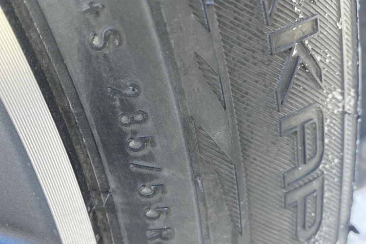 Боковина Nokian 235/55 R19 на Omoda C5 — 235/55 R19
