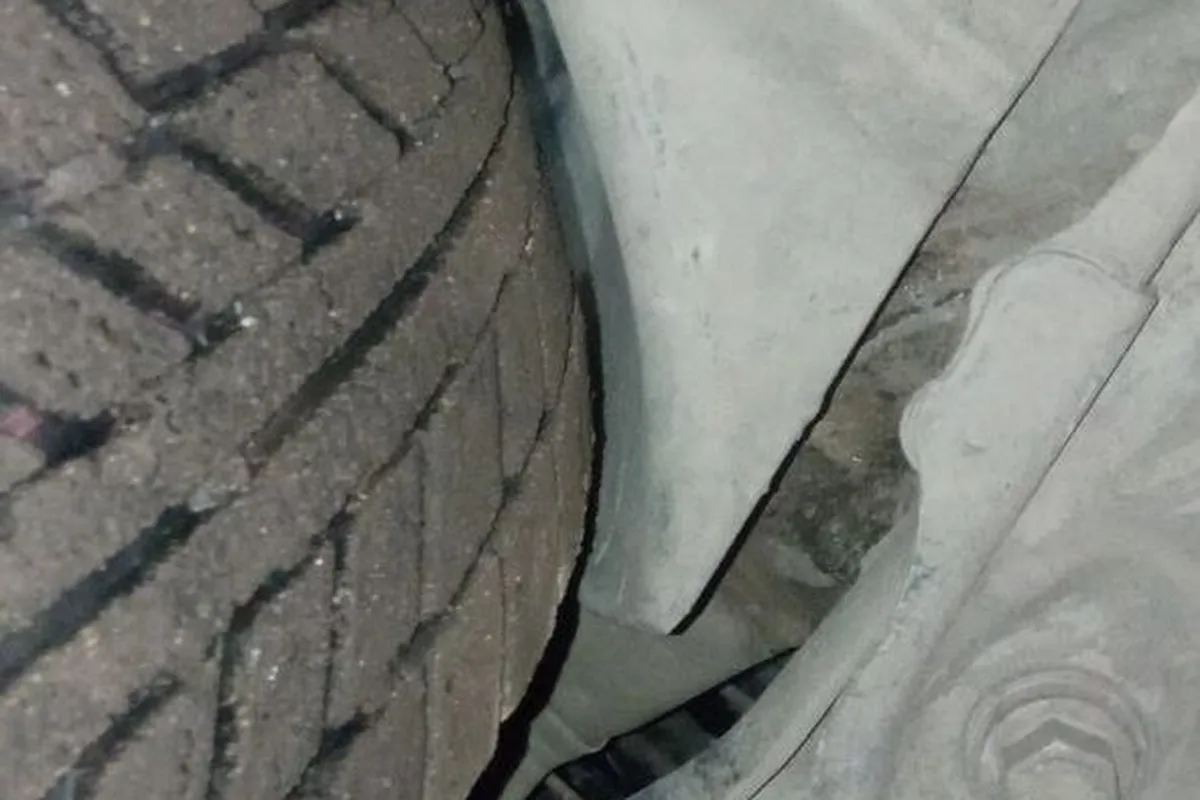 Колесо 195/55 R16 в арке Changan Alsvin рядом с подкрылком