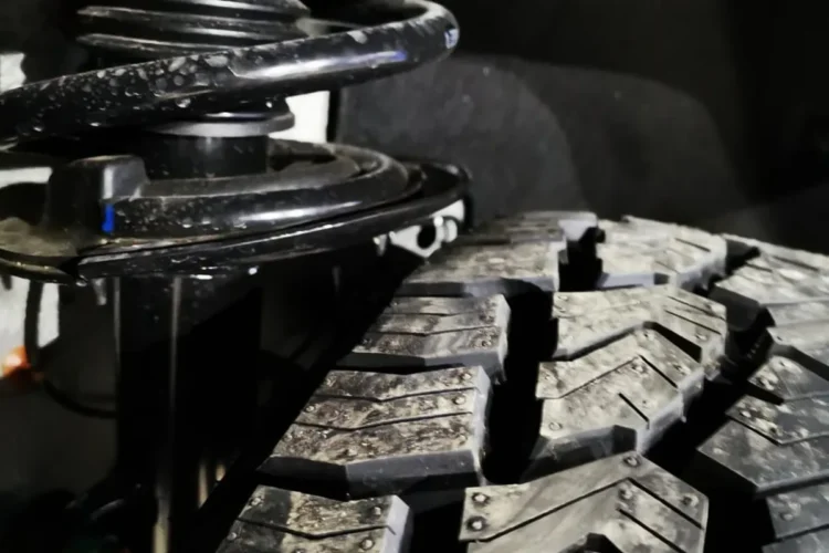 Зазор между шиной 275/55 R20 и чашкой амортизатора Jetour T2