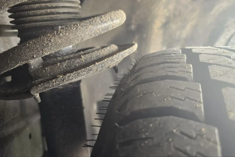 Зазор между шиной 275/55 R20 на диске 9J ET35 и пружиной подвески Jetour T2