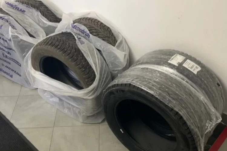 Комплект шин 275/50 R20 в упаковке