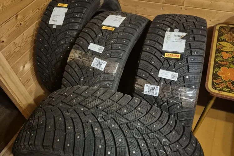 Четыре зимние шины Pirelli Scorpion Ice Zero 2 255/55 R20 дома