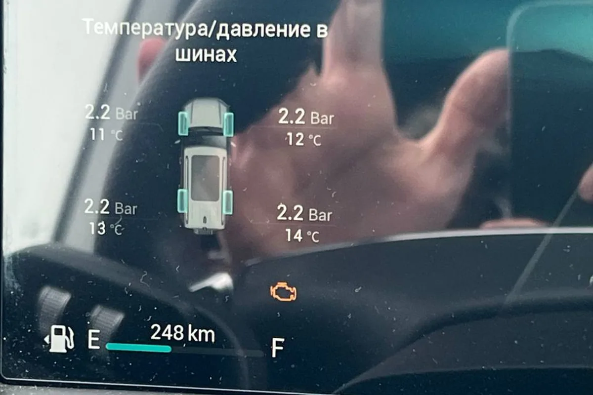 Приборная панель Jetour T2 с горящим индикатором неисправности двигателя