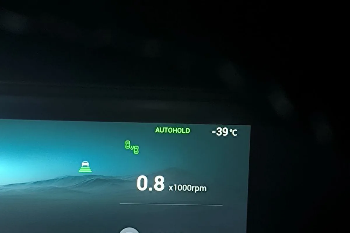 Приборная панель Jetour T2 с температурой минус 39 на холостых