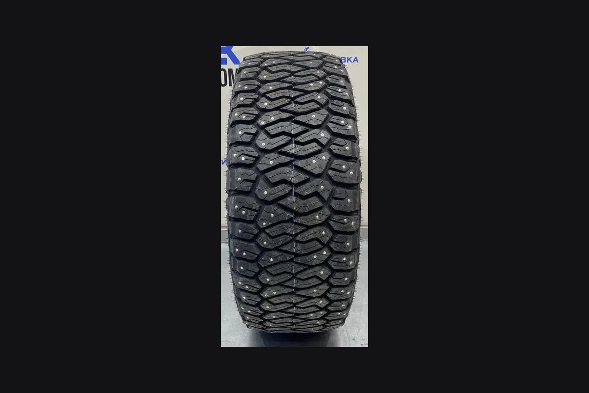 Всесезонная шина Maxxis Razr AT после ошиповки