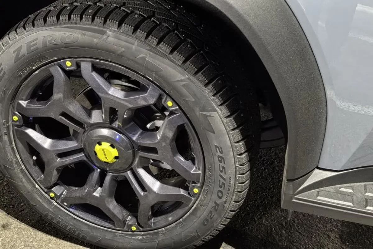 Колесо Jetour T2 на шипованной резине Pirelli