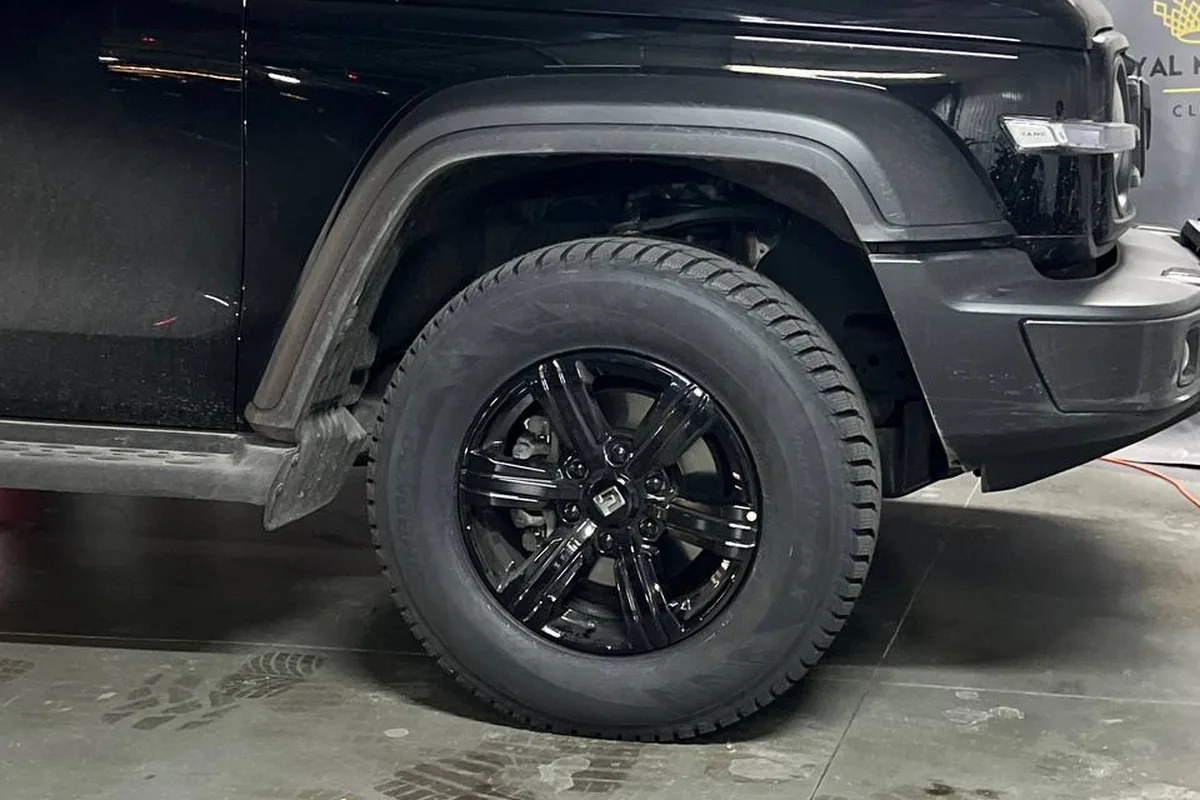 Tank 300 на фрикционной зимней Hankook 275/65