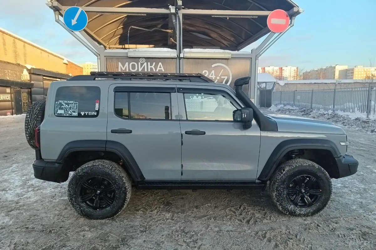 Tank 300 на Nordman 7 SUV 265/70 R17 на штатных дисках