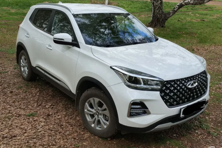 Белый Chery Tiggo 4 Pro на штатных литых дисках