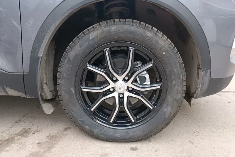 Колесо Chery Tiggo 4 на семнадцатом диске с зимней нешипованной шиной Pirelli