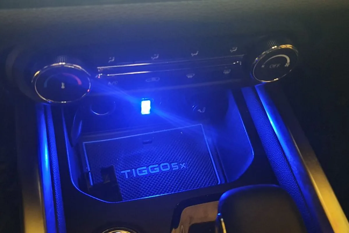 Силиконовые вставки от Chery Tiggo 5x, установленные в центральной консоли Chery Tiggo 4