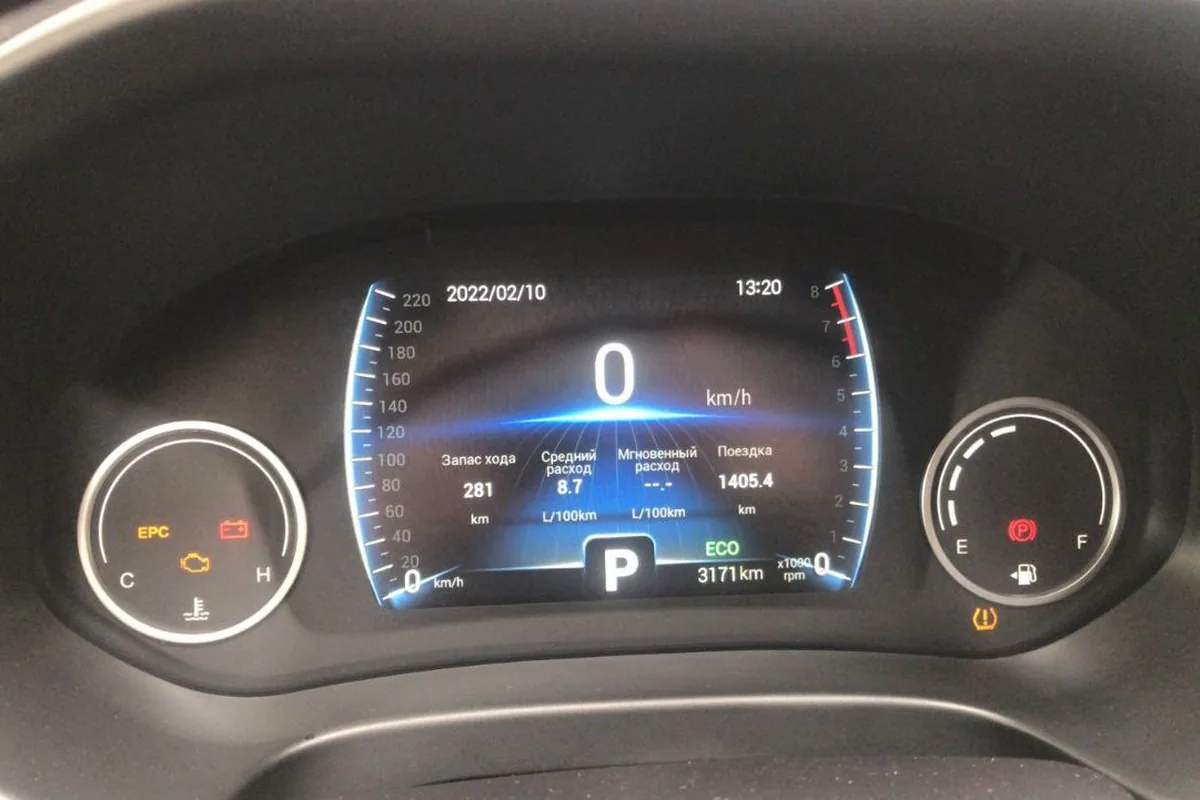 Приборная панель Chery Tiggo 4 с горящими индикаторами при попытке запуска