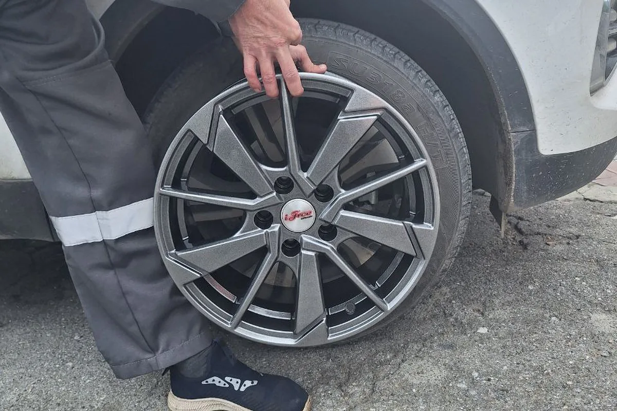 Chery Tiggo 4 с зимним колесом на 16-м диске с липучкой Michelin 215/65 R16