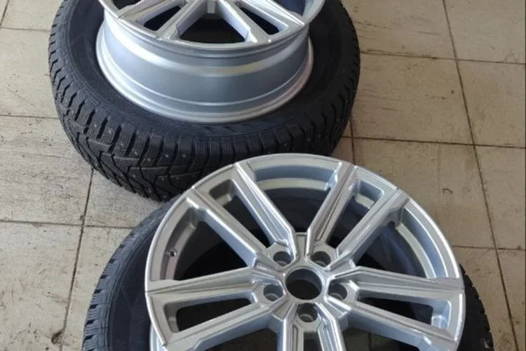Зимний комплект дисков 7J×18 ET33 с шинами 225/60 R18