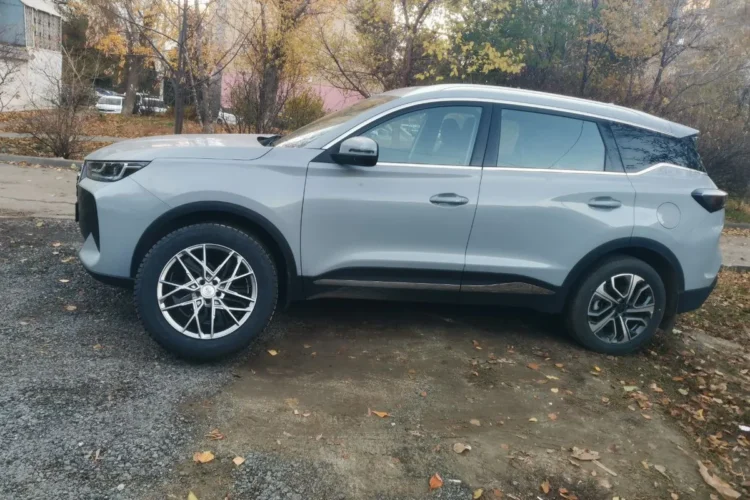 Chery Tiggo 7 на дисках K&K Вудроф с шинами 225/60 R18